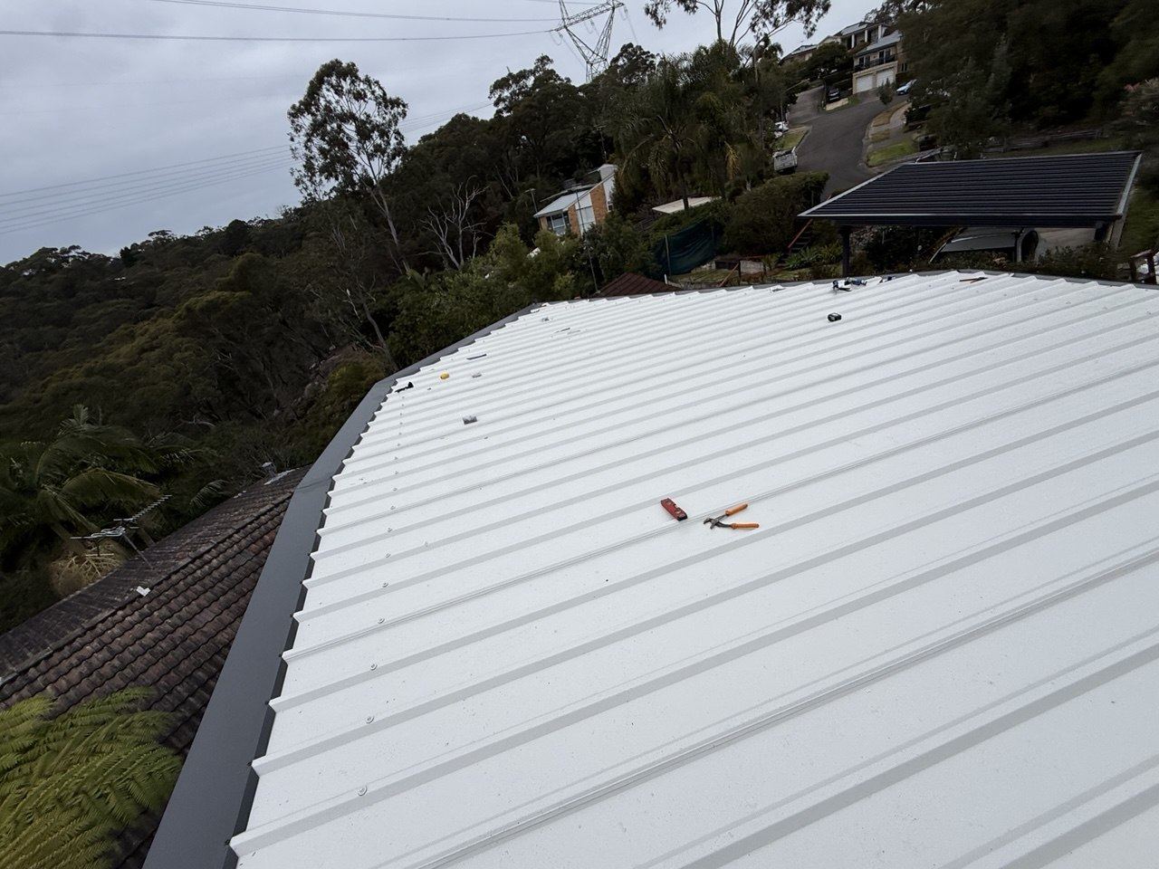 Trimdeck sandwich panel roof installation